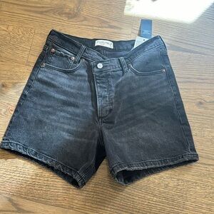 Abercrombie & Fitch The Dad Short 10.5 High Rise